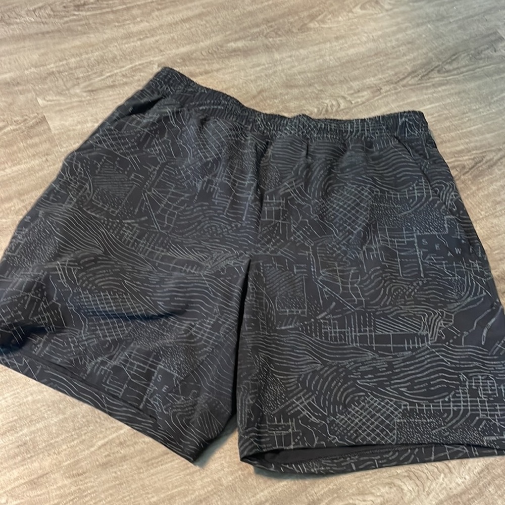 lululemon athletica Men's Black Graphic Athletic Shorts